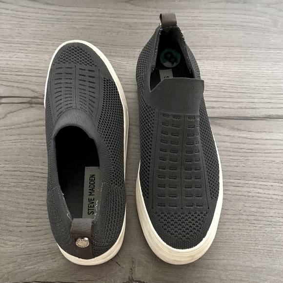 Steve Madden Slip On Shoes size 8 - Picture 3 of 7